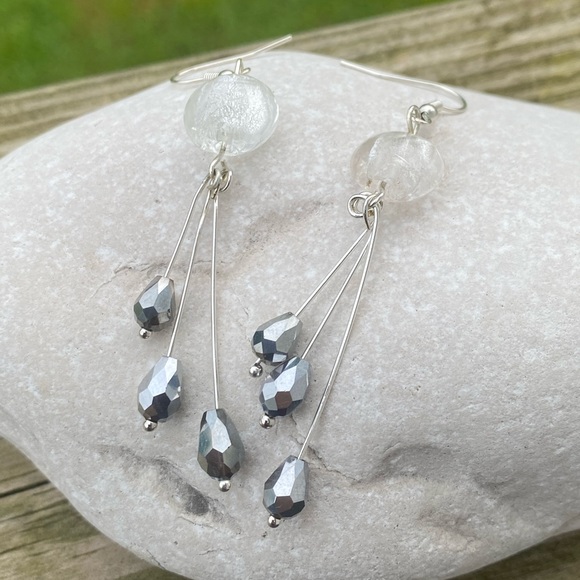 Bead dangle drop earrings silver foil beads and white glass stainless steel - Picture 4 of 6